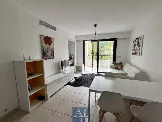 Dispo 1er Aout ! Cannes avenue du Parc de Madrid. Beau 2P meublé avec terrasse