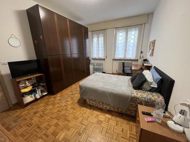 Disponibile ampia STANZA MATRIMONIALE in zona universitaria