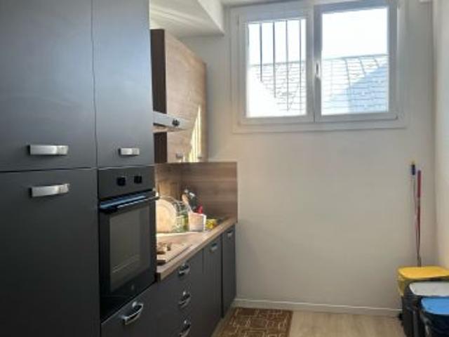 DISPONIBILE DA SUBITO SINGOLA ARREDATA CON BAGNO PRIVATO IN V.SAFFI ANGOLO V.VEN