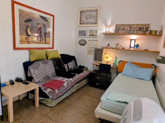 Disponibile subito stanza ampia con balcone