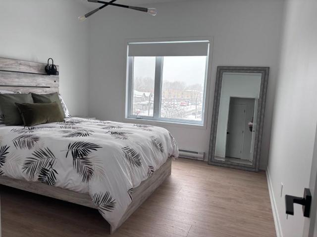 Disponible Mai 2026* 2 chambres à coucher 1 salle de bain Appartement 4 1/2 spacieux