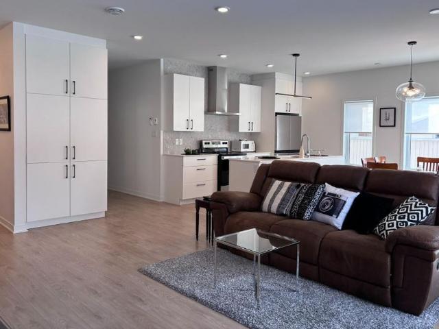 Disponible Avril 2026* 2 chambres à coucher 2 salle de bain Appartement 4 1/2 spacieux