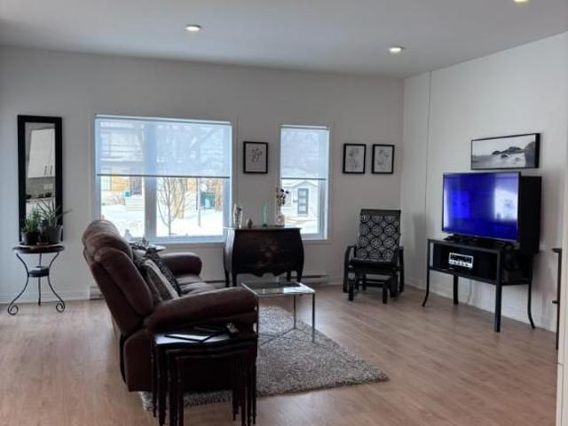 Disponible Avril 2026* 2 chambres à coucher 2 salle de bain Appartement 4 1/2 spacieux