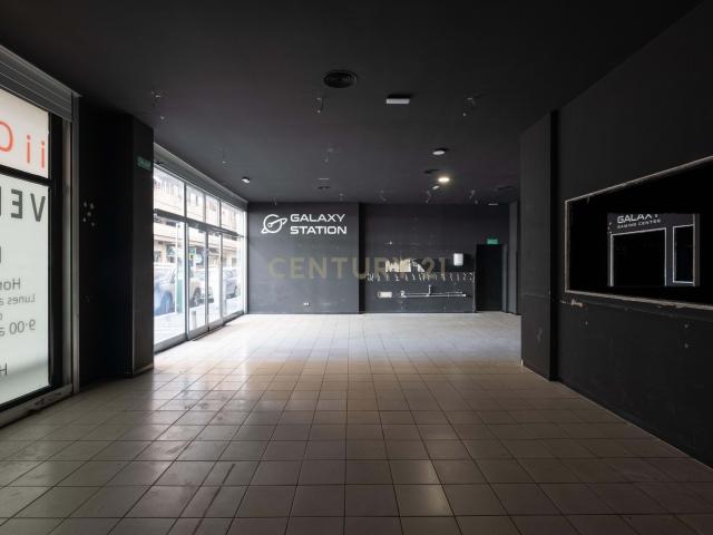 Disponible a la venta amplio local comercial zona Mesa y López