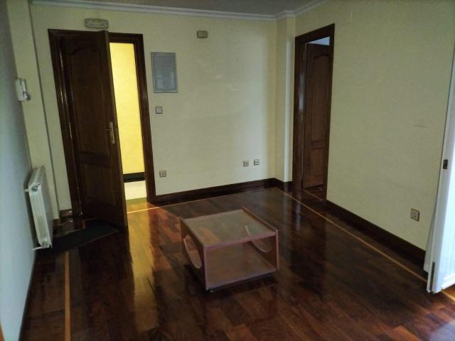 MONCASA VENDE OFICINA EN CALLE MAYOR. PALENCIA