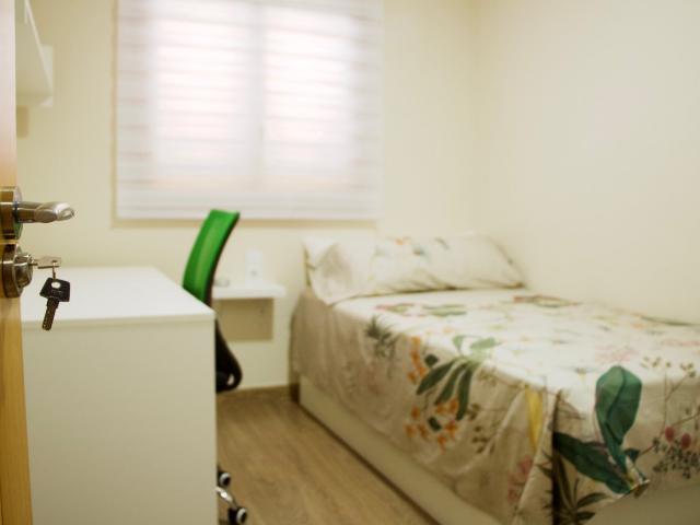 DISPONIBLE A PARTIR DE SEPTIEMBRE DE 2026. HABITACIÓN PARA ESTUDIANTES UNIVERSITARIOS SOLO CHICAS
