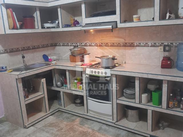 Disponible Bella casa de 2 Niveles en Los Guayos, urbanización Las Garcilleras III