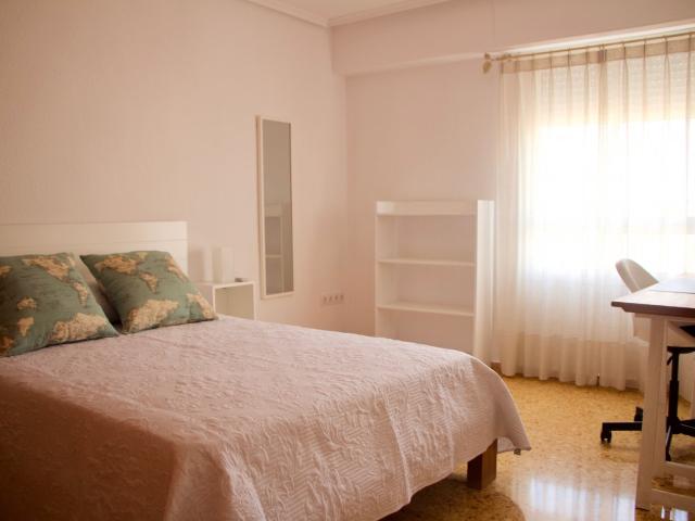 DISPONIBLE DESDE JULIO DE 2026. HABITACIÓN CON BAÑO PROPIO PARA ESTUDIANTES EN MONCADA
