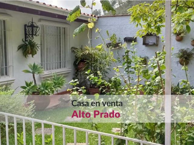 ¡DISPONIBLE! En venta cómoda casa de un nivel en Alto Prado