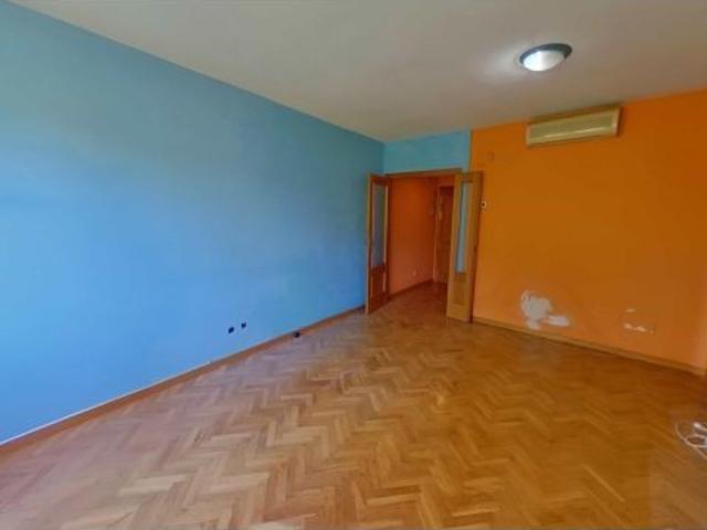 ¡DISPONIBLE! Se Vende piso de una habitación y un baño en Urb. Privada en Palomeras Bajas