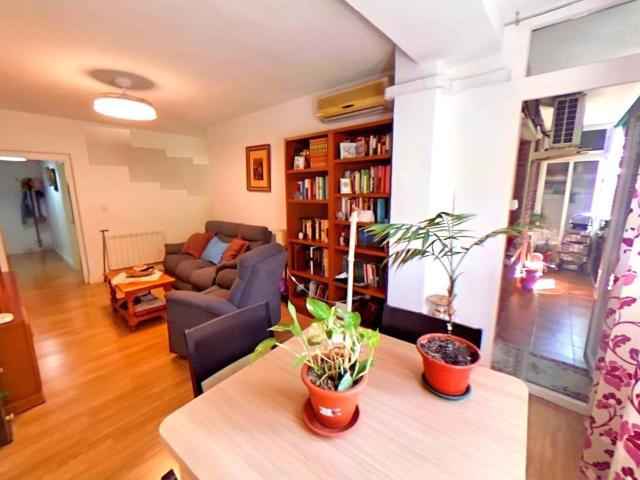 ¡DISPONIBLE! Se vende piso reformado y con ascensor en zona de Reyes Católicos