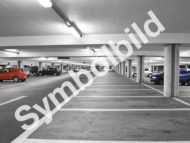 Diverse Auto und Motorradeinstellpltze
