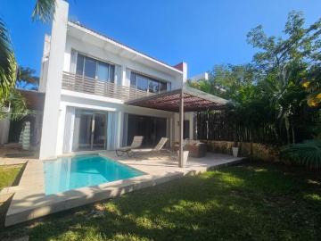 DIVINA CASA EN EXCLUSIVO FRACCIONAMIENTO PLAYACAR, 5 ESTACIONAMIENTOS CUBIERTOS