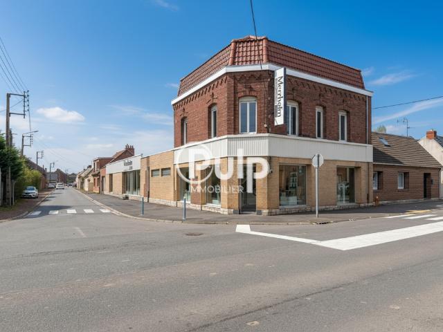 Division immeuble commercial ou professionnel d'angle rénové avec fort potentiel Visibilité exceptionnelle