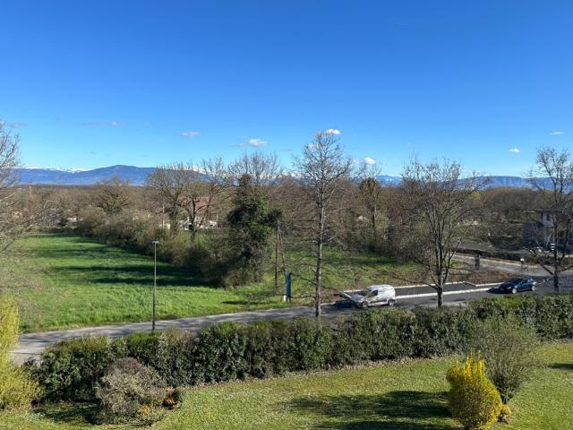 Divonne les Bains, T3 dernier étage avec balcon, cave et garage