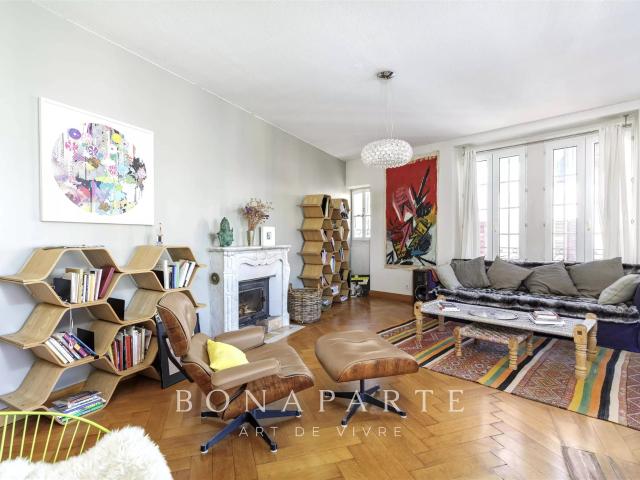 Divonne Les Bains – Maison De Ville Avec Jardin Et Local Com. 195m² Divonne les Bains