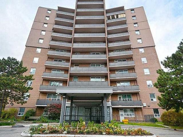 Dixie & Dundas St,on 2 Bedroom 1 Bathrooms