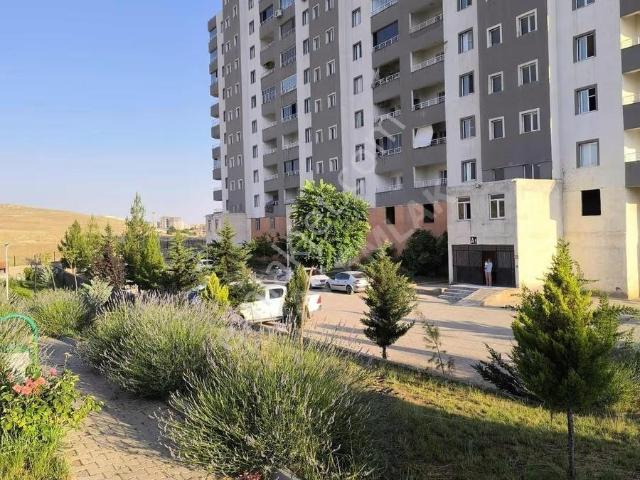 Diyarbakır Yolunda Site İçi Satılık 3 + 1 Daıre