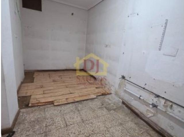 DJSANTOS le ofrece local reformado de 100m2 en alquiler en plena calle María