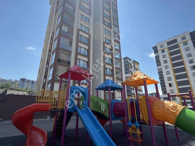 Doğu Gayrimenkulden Söğütlü'de Üniye 1 Dk 165m2 3cephe 3+1 Daire