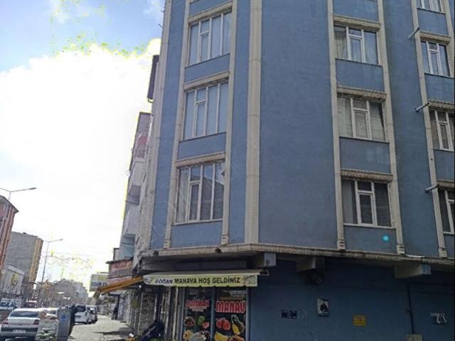 Doğubayazıt MerkezindeH.Meded Camii Karşısında satılık geniş 1+1