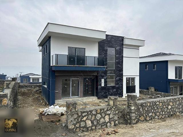 DOĞA MANZARALI SATILIK TRİPLEKS VİLLA