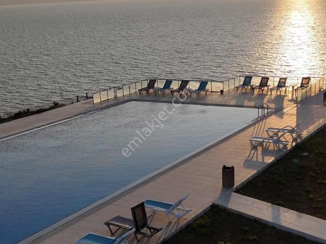 Doğa Dostu'ndan Çeşme Ayasaranda Denize Sıfır Havuzlu Villa