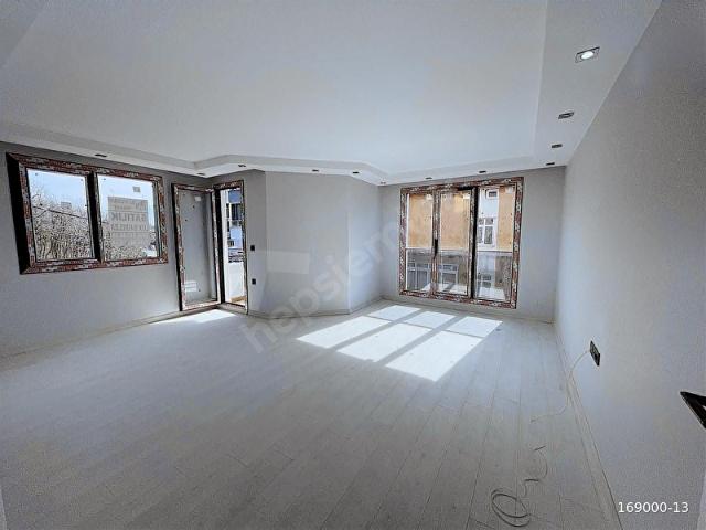 DOĞA İLE İÇ İÇE RAHMİ DEMIR KENT ORMANINA CEPHE 2+1 ARAKAT DAİRE