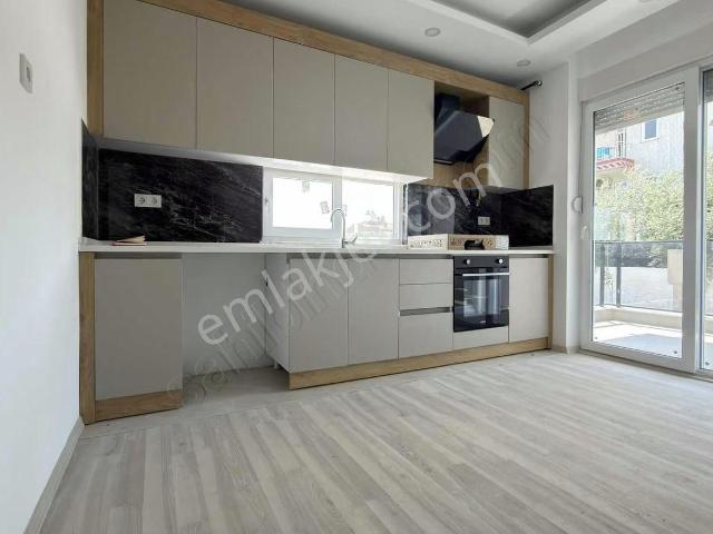 Doğalgazlı, Ebeveyn Banyolu Geniş Satılık 2+1 Yüksek Giriş Daire