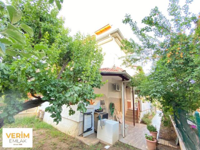 Doğanbey De Deniz Yakın Siteiçinde Satılık 5+1 Villa