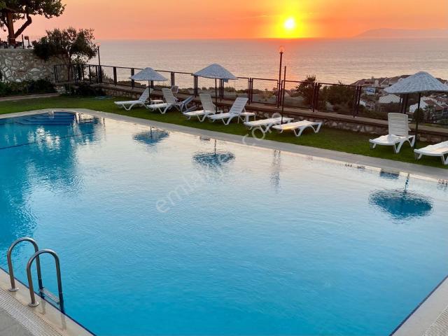 Doğanbey De Full Deniz Manzaralı Havuzlu Siteiçi Satılık 3+1 Villa