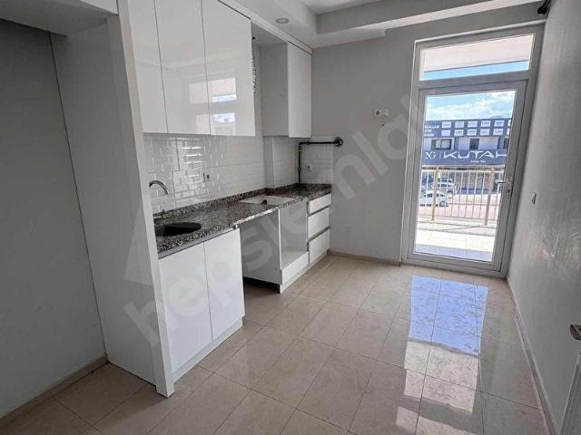 Döşemealtı Merkezde Sıfır, İskanlı, 3 Cepheli Cadde Üzeri Daire