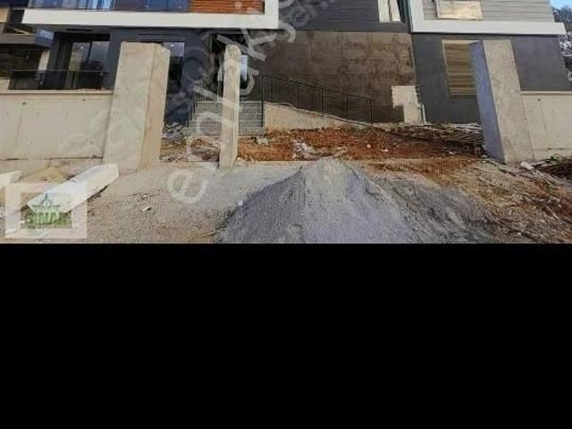 Döşemealtının Gözde Mah.altınkalede Havuzlu 1+1 Satılık.