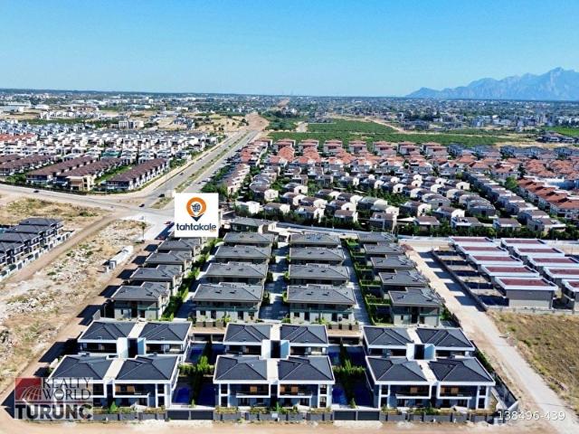 Döşemealtında Site İçerisinde 5+1 Havuzlu Müstakil Lüks Villa