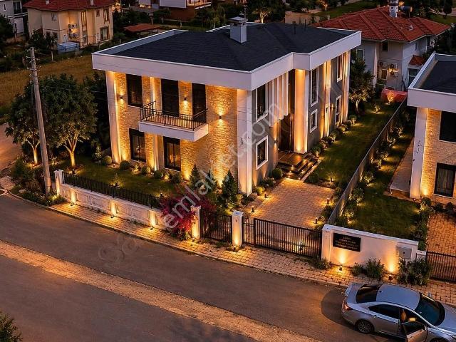 Döşemealtı Tomalarda Lüks 4+1 Müstakil Villa