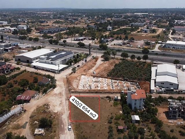 Döşemealtı Yeşilbayırda 654 m 3 Kat İmarlı Köşe Arsa Yatırıma ve Yaşama Uygun!