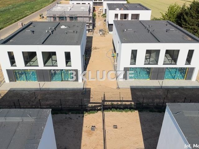 Do sprzedania nowoczesny dom bliźniak 175 m² z ogrodem w Marysinie