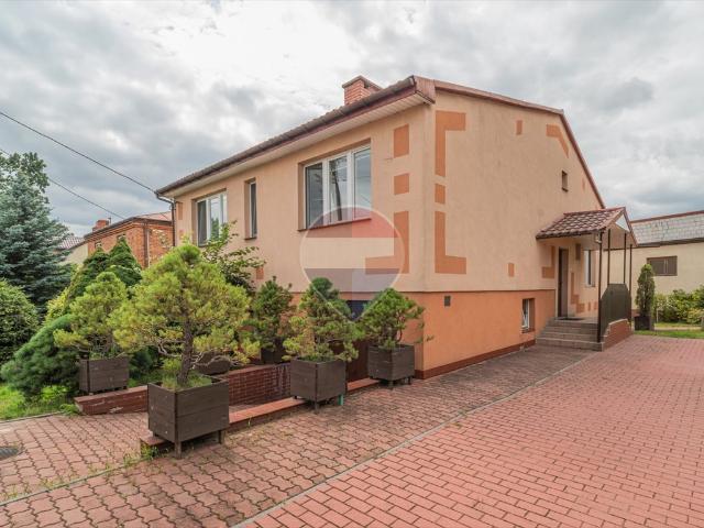 Do sprzedania przestronny dom 85 m² z poddaszem w Zwoleńiu