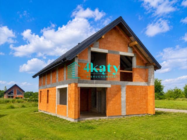 Do sprzedania przestronny dom 145,7 m² z garażem w Kozierowie