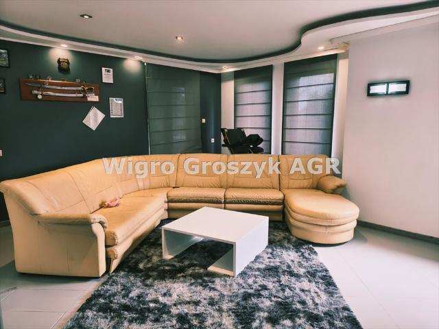 Do sprzedania przestronny dom 160 m² z dużą działką w Topolinie