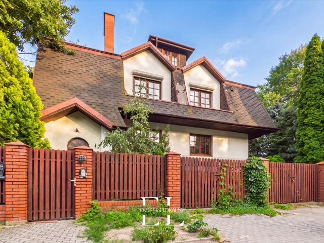 Sprzedam przestronny dom 380 m² z dużą piwnicą i tarasem