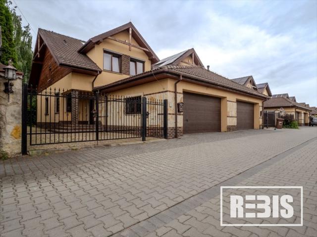 Do sprzedania przestronny dom bliźniak 190 m² w Michałowicach