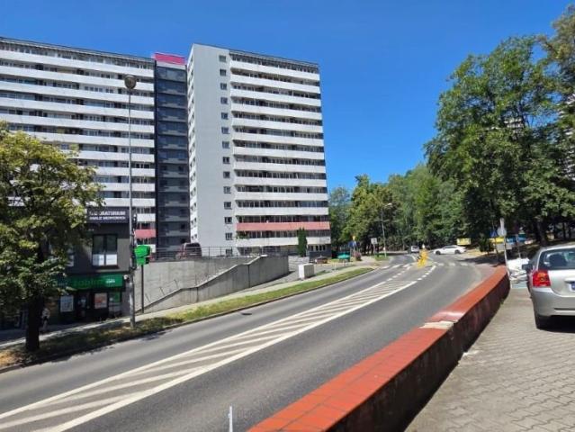 Do sprzedania przestronne mieszkanie 37,5 m² z balkonem w Katowicach