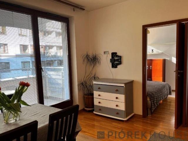 Do sprzedania przestronne 3 pokojowe mieszkanie 64 m² w Warszawie