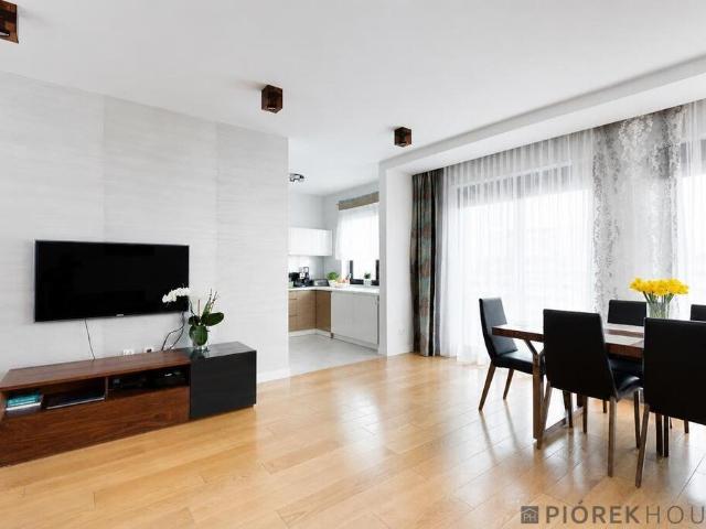 Do sprzedania przestronne 3 pokojowe mieszkanie 85,6 m² z balkonem w Warszawie