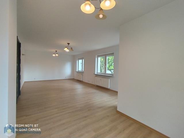 Do sprzedania przestronne 4 pokojowe mieszkanie 117 m² z garażami i balkonem