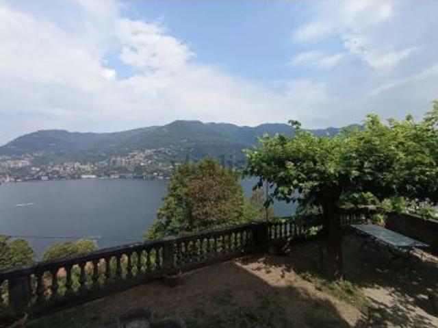DOMUSCOMOLAKE