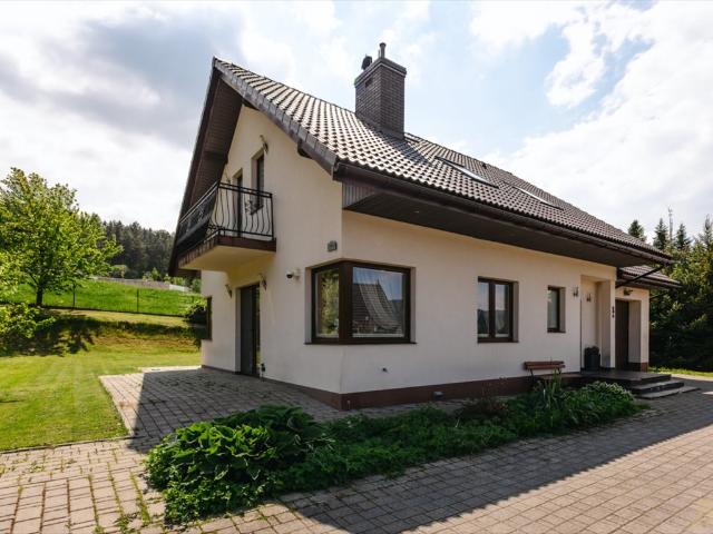 Dom 138m2 z nowoczesnym komfortem i przestrzenią