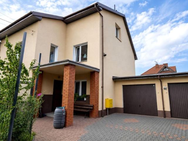 Dom 144 m², Błonie
