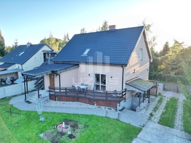 Dom 160 m2 z panelami fotowoltaicznymi i ogrodem
